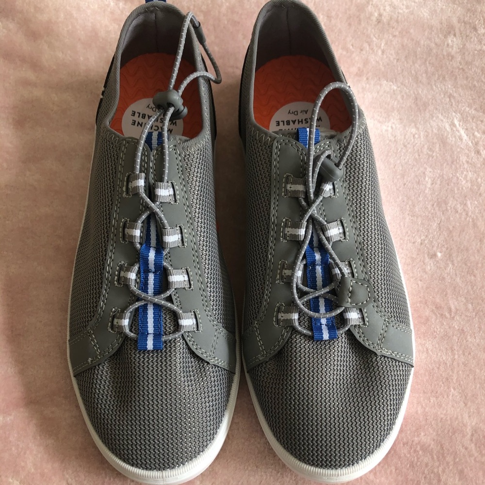 Speery brand new. Never worn with tags and box.